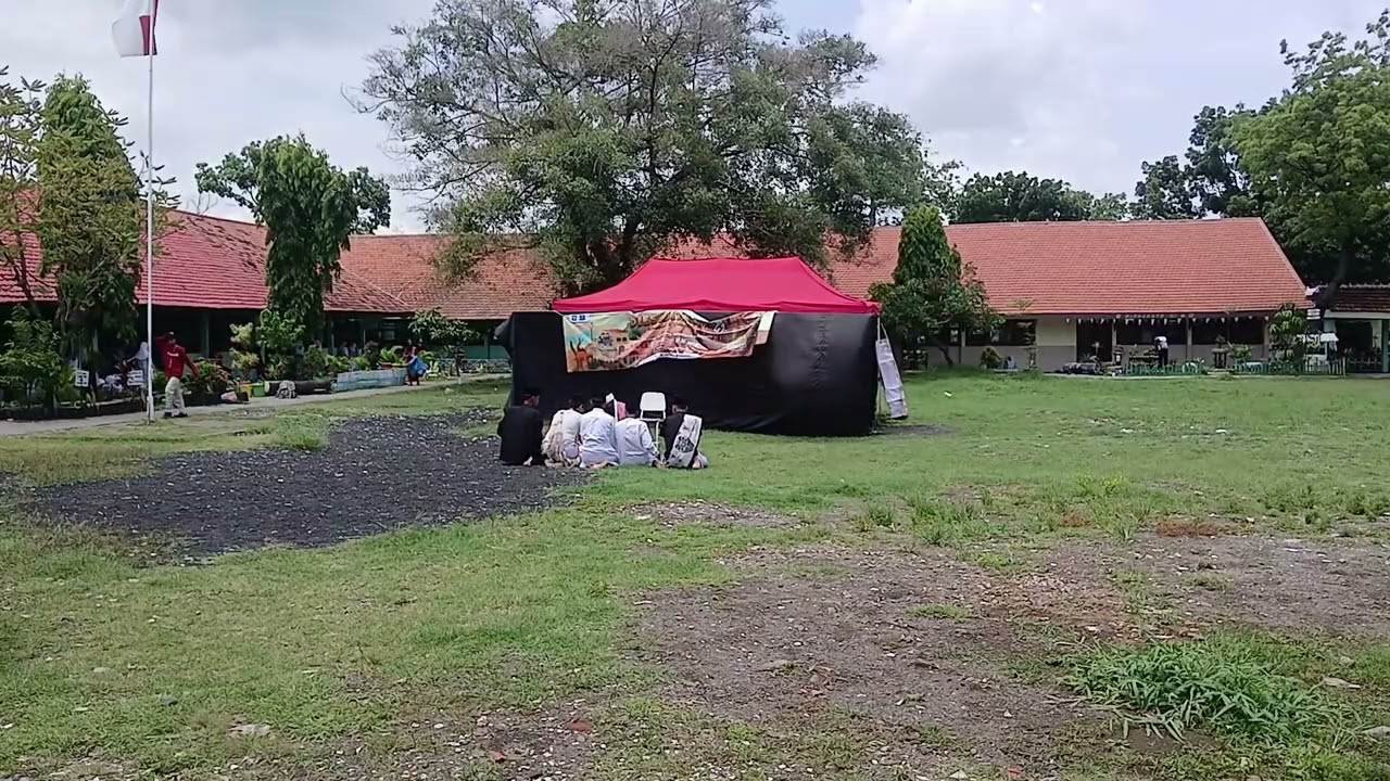 PENAMPILAN TEATERIKAL ISLAMIC KELAS 10-A DALAM RANGKA DIESNATALIS SMAN 1 TONGAS YANG KE 41