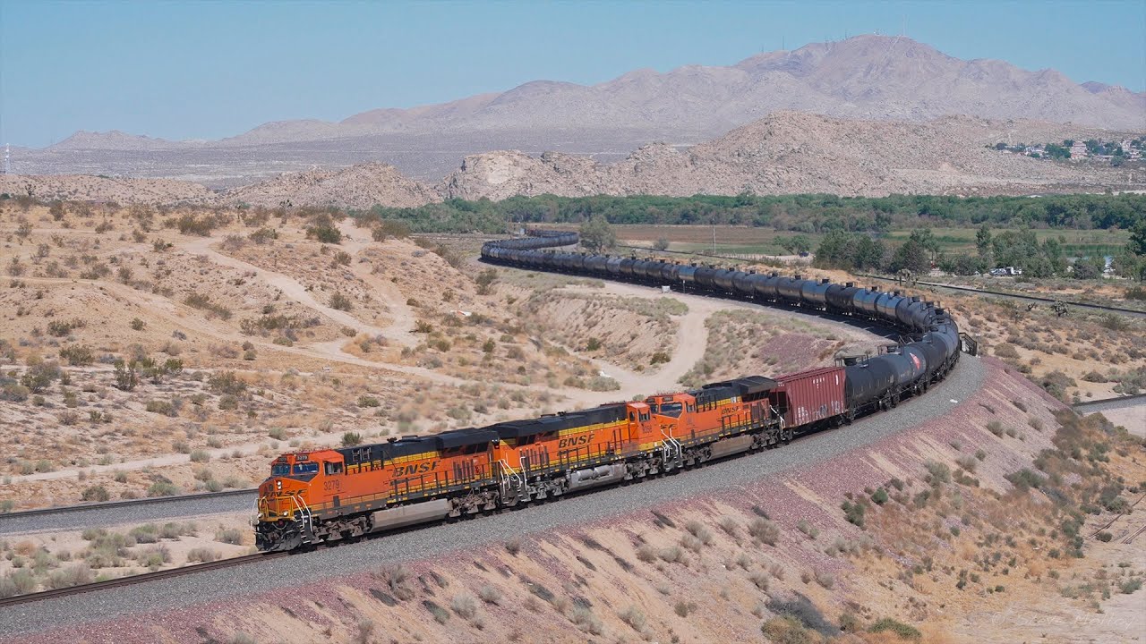 A Touch of Frost : BNSF at Victorville, California