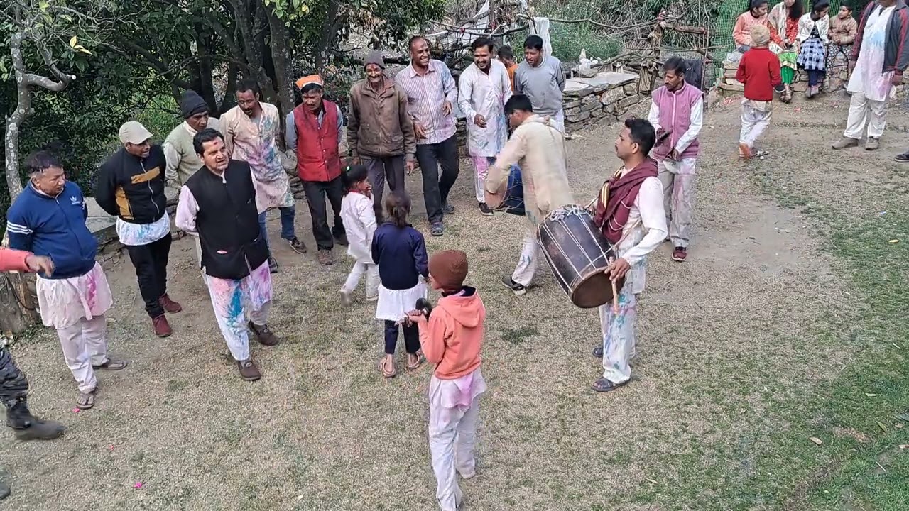 रघुवर से बैर करो न पिया लौटा दो तुम उनकी सिया ||| Kumouni Khadi Holi ||