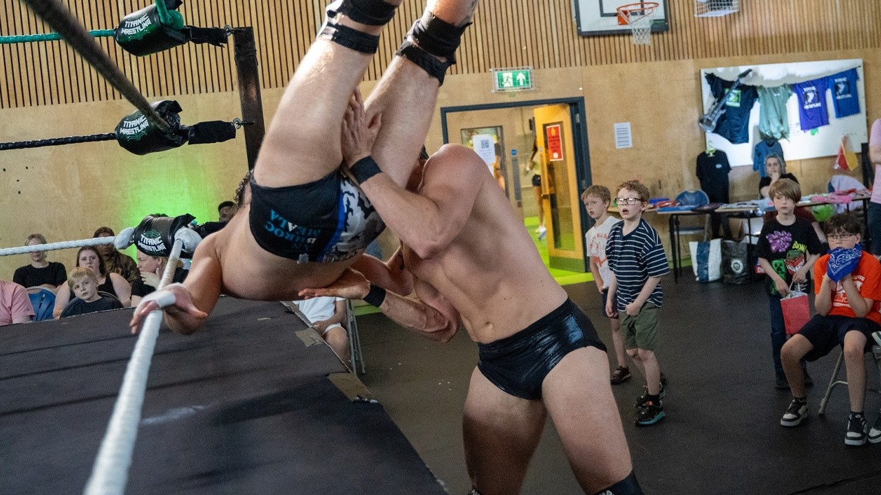 Полный матч — Тёмная Лошадь против Бутча Армстронга — Titanic Wrestling