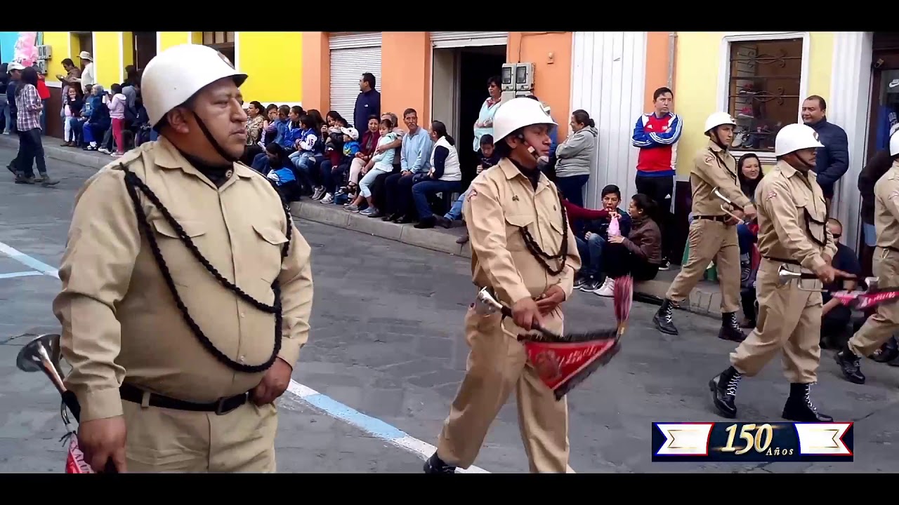 Desfile de colegios centenarios por los 150 años de la Unidad Educativa Pedro Carbo