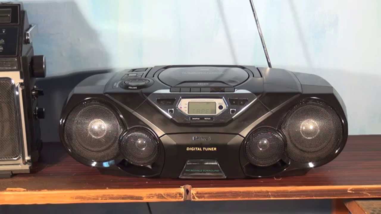 Philips D8814 (1982) vs. Philips AZ1574 (2002)