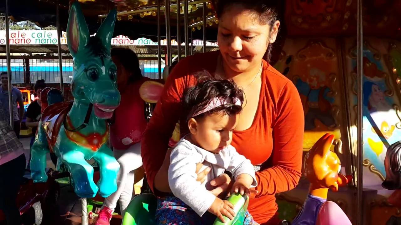 Amelie. su primer dia en la calesita.