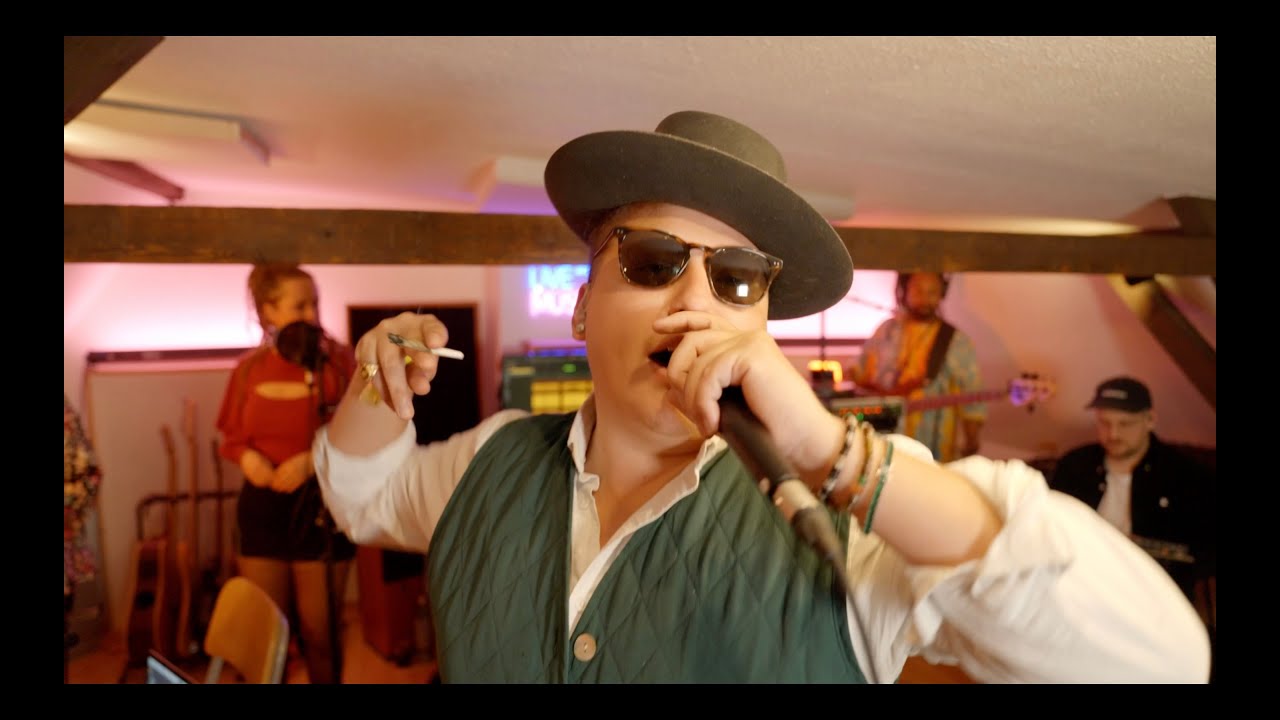 Attic Sessions feat. INTI - I'M VIBING