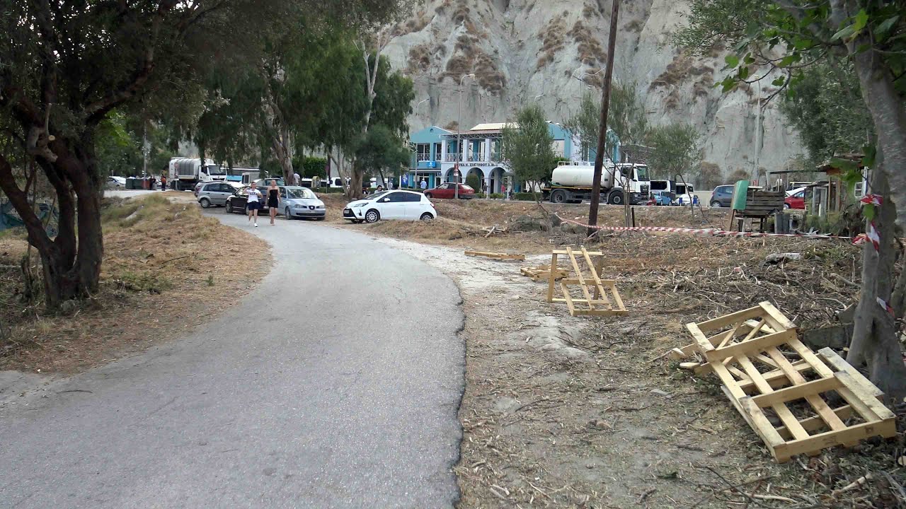 Ζάκυνθος: Τοπικό Συμβούλιο Πόλης | Εργασίες κοπής χόρτων στην περιοχή των Καμινίων [10/8/22]