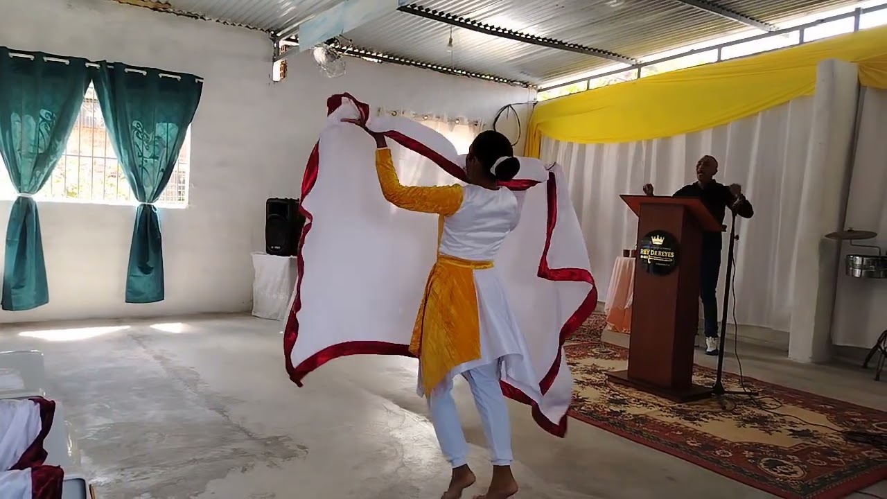 Primer especial de danzas Reina Flores de Mezza