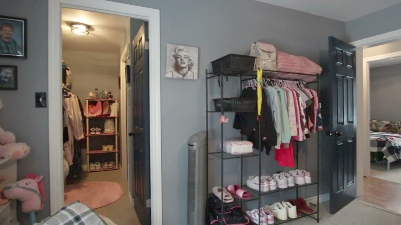 Spacious Family Home on a Private 1.4-Acre Lot!