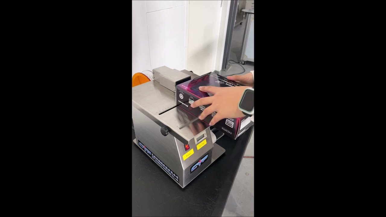 Tabletop L clip label applicator