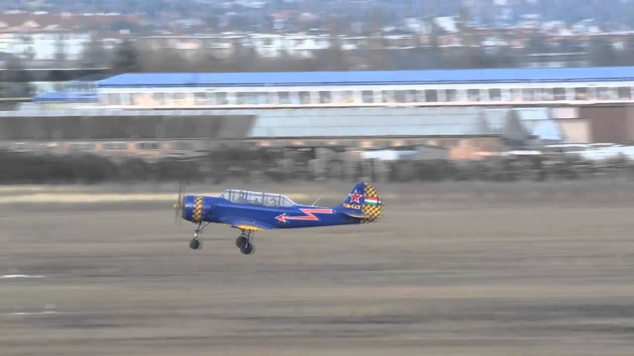 Jakovlev Jak-52 a Buda&ouml;rsi rep&uuml;lőt&eacute;ren