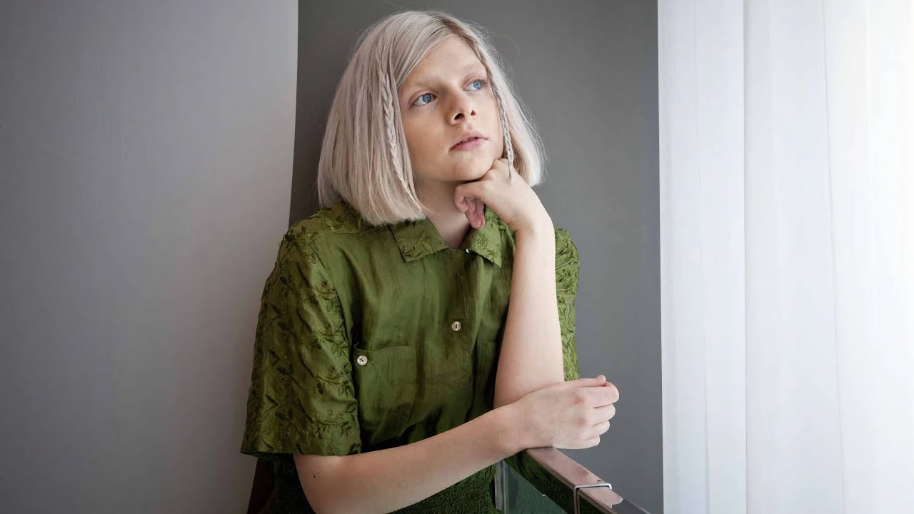 AURORA - We Are Nothing (LYRIC VIDEO)