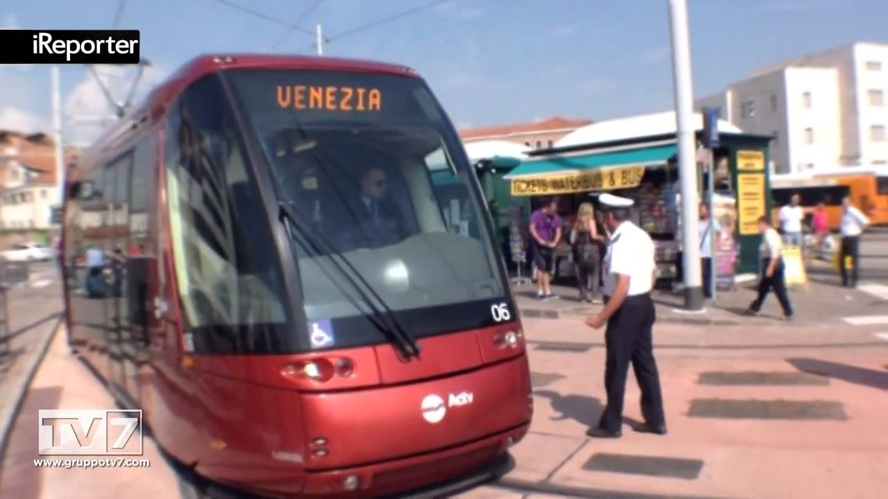 NUOVO TRAM A VENEZIA , NON PROPRIO TUTTI ENTUSIASTI...