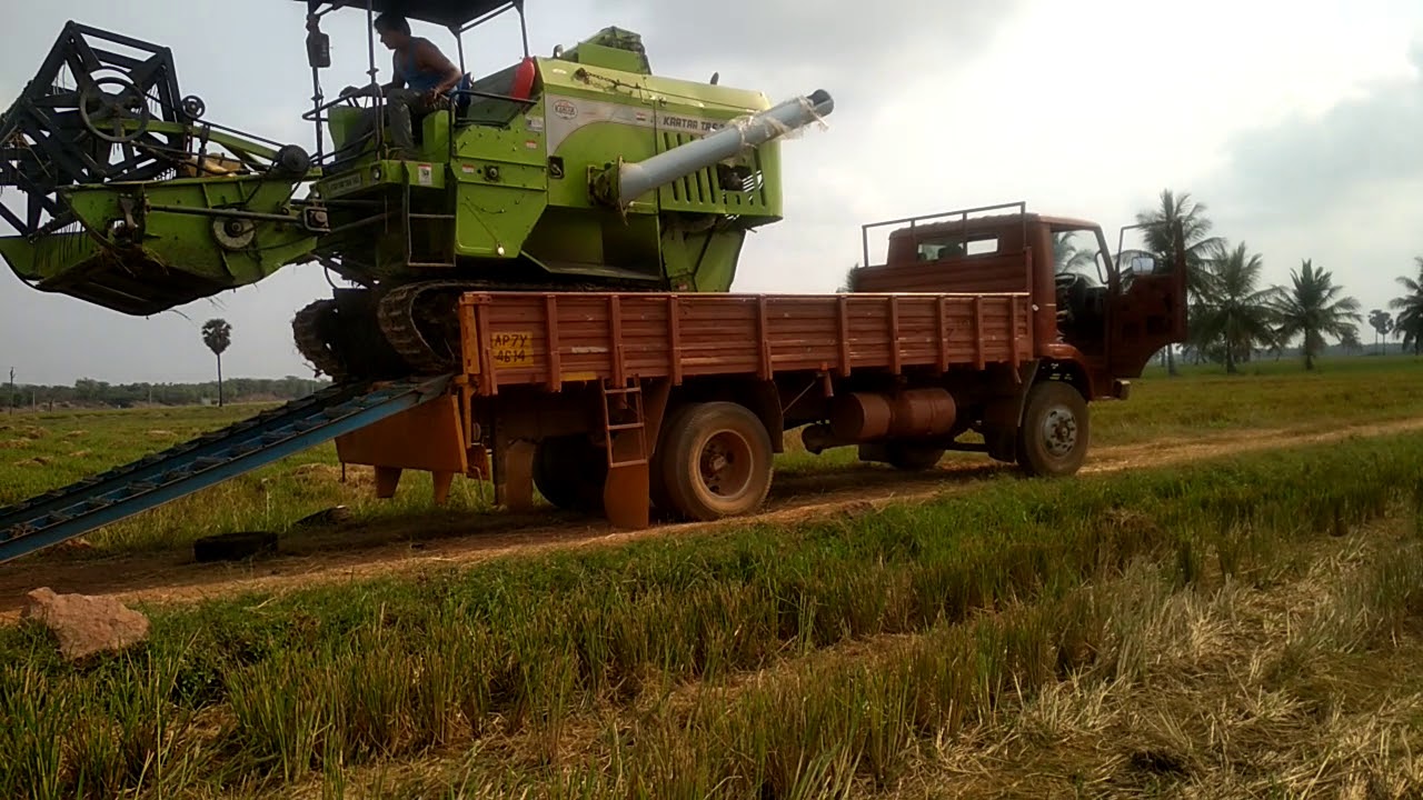 Harvester unloading