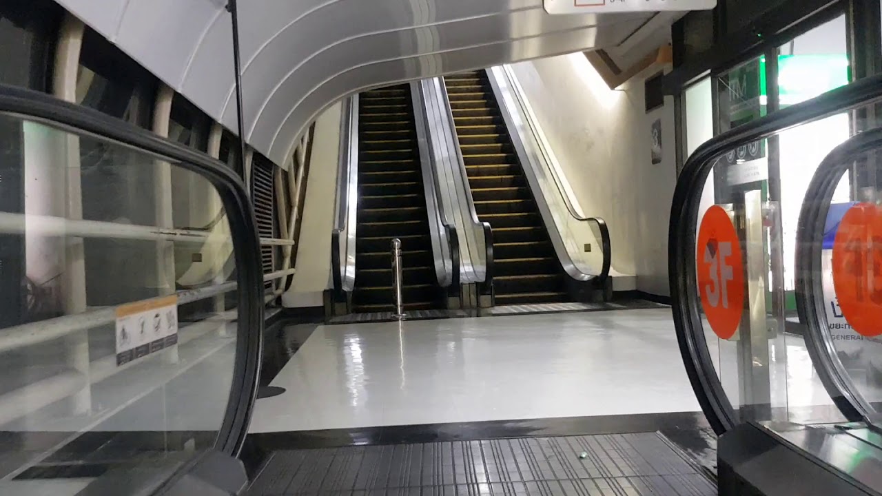 Escalator Fortune Town Bangkok
