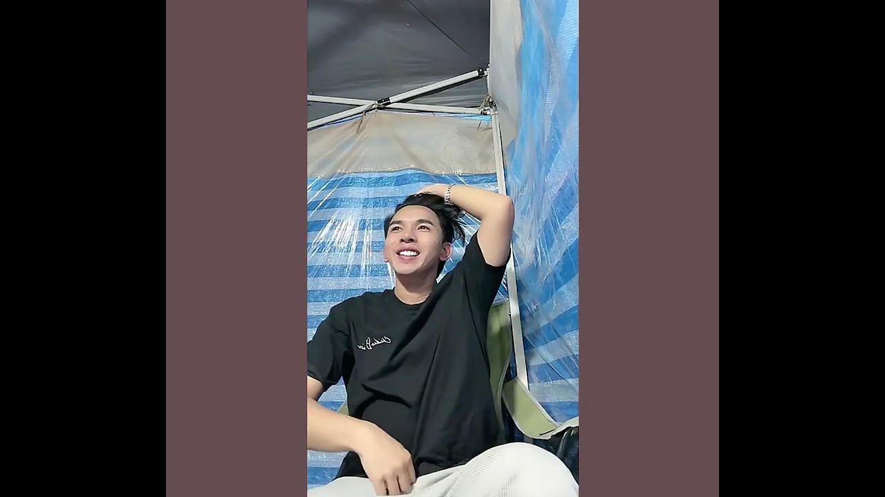 ครูแน็คพาเดินดูศิลปินกำลังแต่งหน้า วันนี้งานที่ อำเภอเฉลิมพระเกียรติจังหวัดสระบุรี
