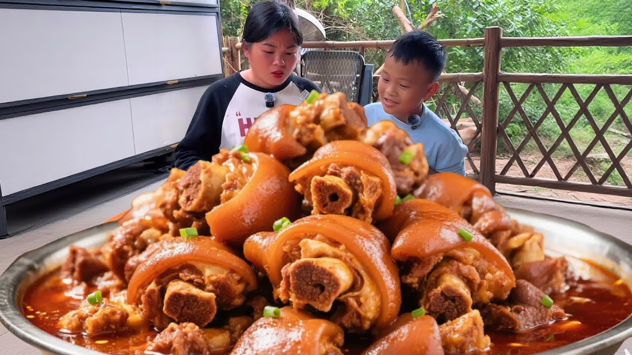 😲🌶️天呐！贵州酸汤猪脚绝了，酸辣软糯超上头，香迷糊！