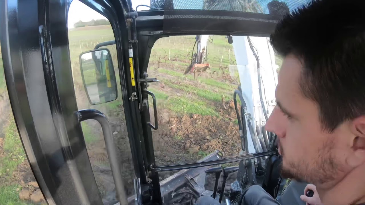 Arrachage de vigne, Bobcat E80