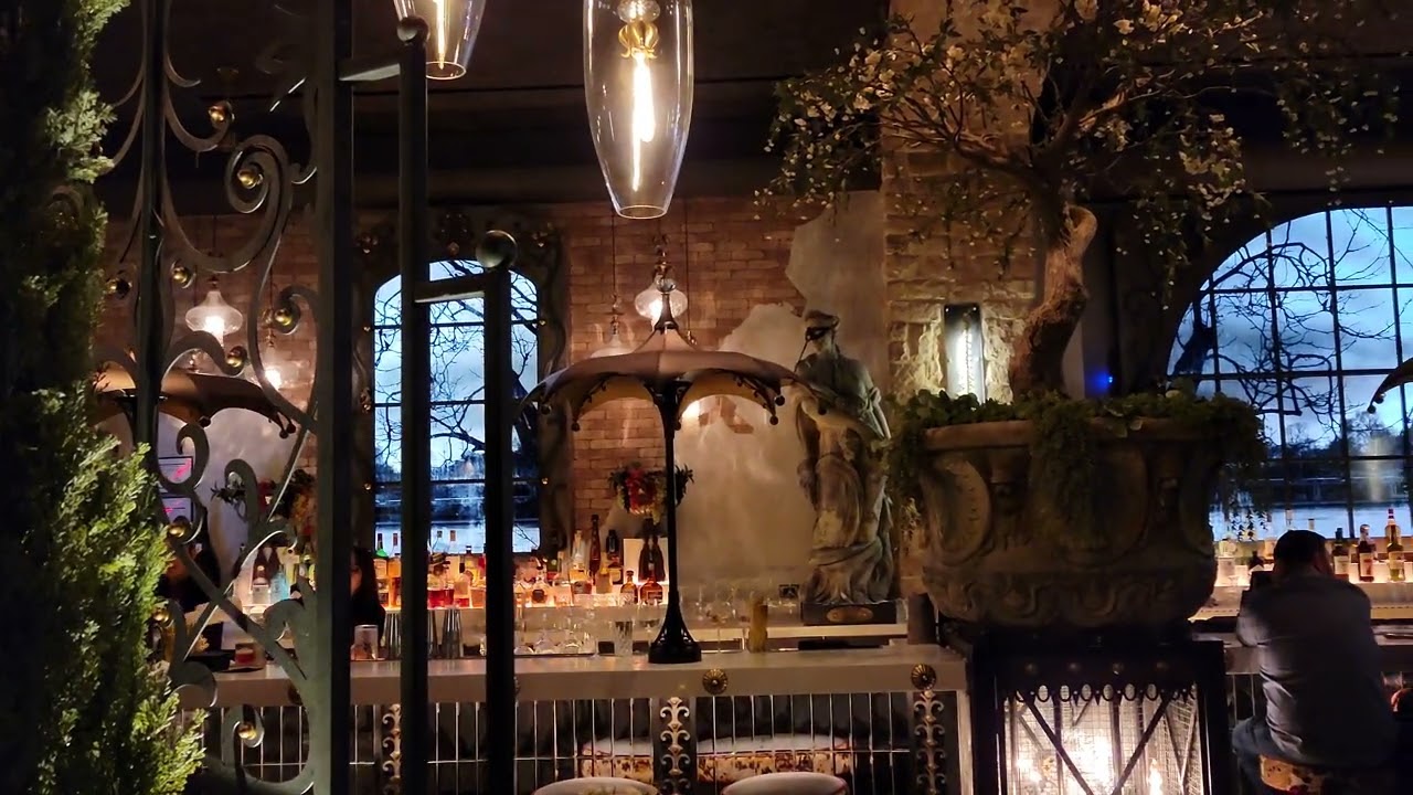 Vanderpump a Paris