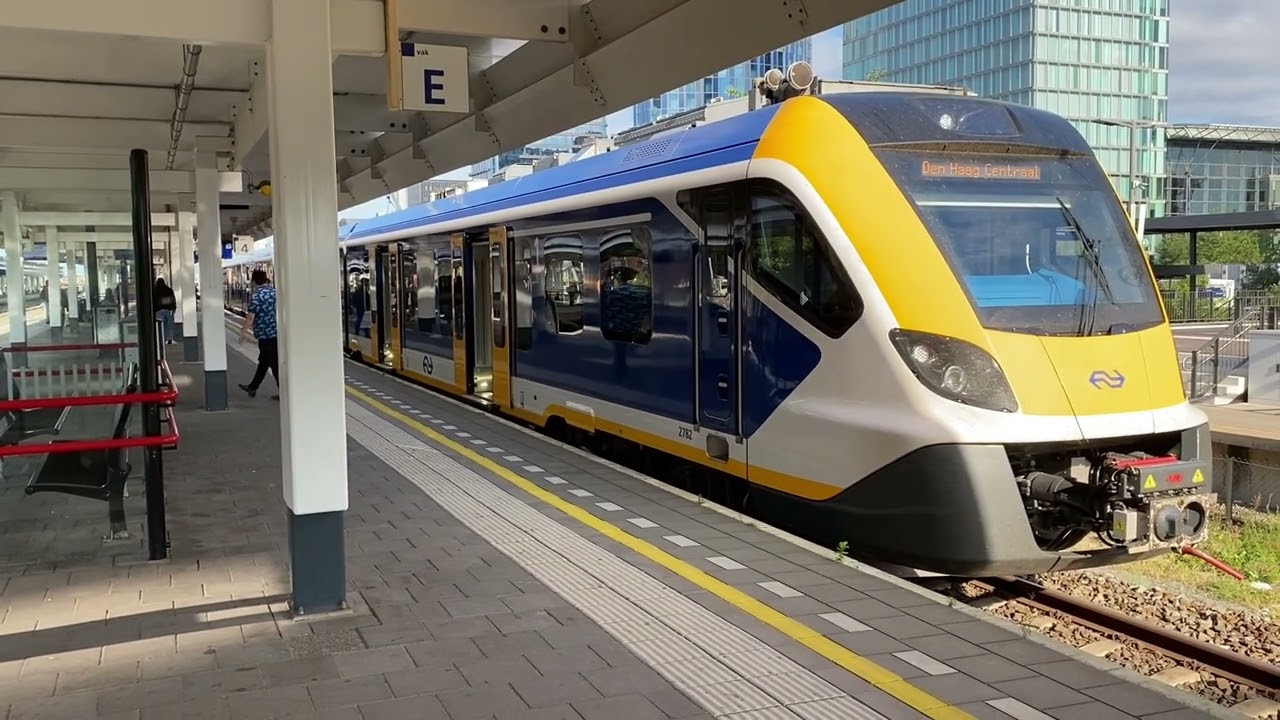 Treinen op Station Amsterdam Zuid 2022