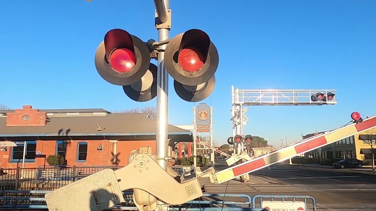 Amtrak and BNSF TRAIN AROUND HANFORD CALIFORNIA 1/28/23 1/30/23