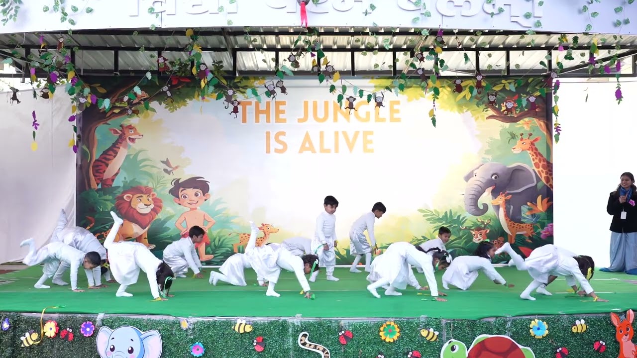 Little Yogis on Stage.