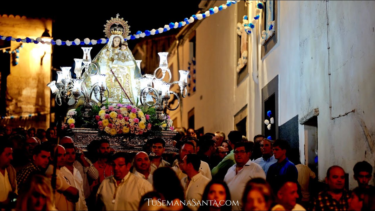 Procesión de bajada de la Virgen de la Consolación del Castillo de Montánchez en directo
