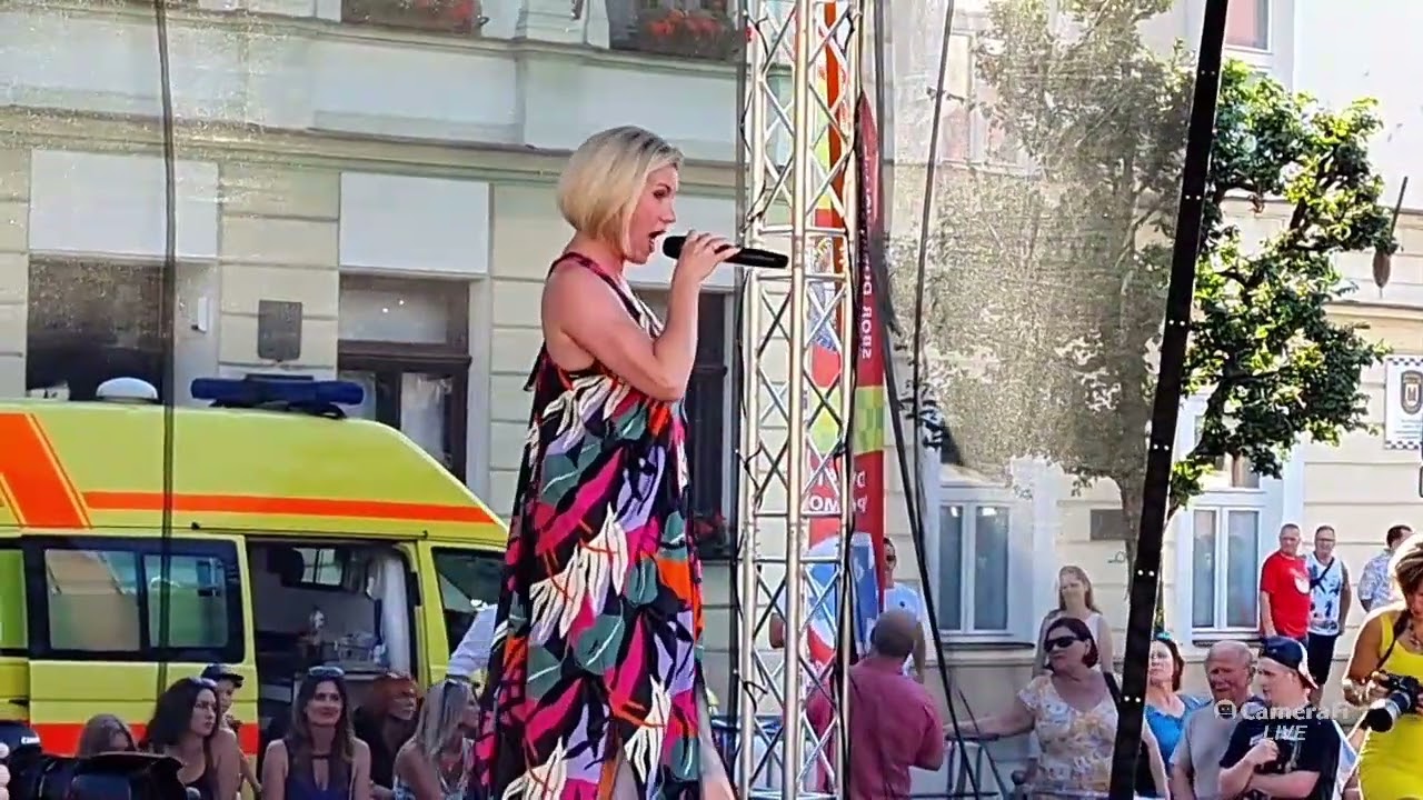 AKUNA SHOW 2022 - Leona Mach&aacute;lkov&aacute; - Přerov 26.6.2022