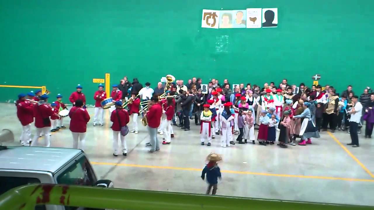 Lizartza herrira denok plazara!4