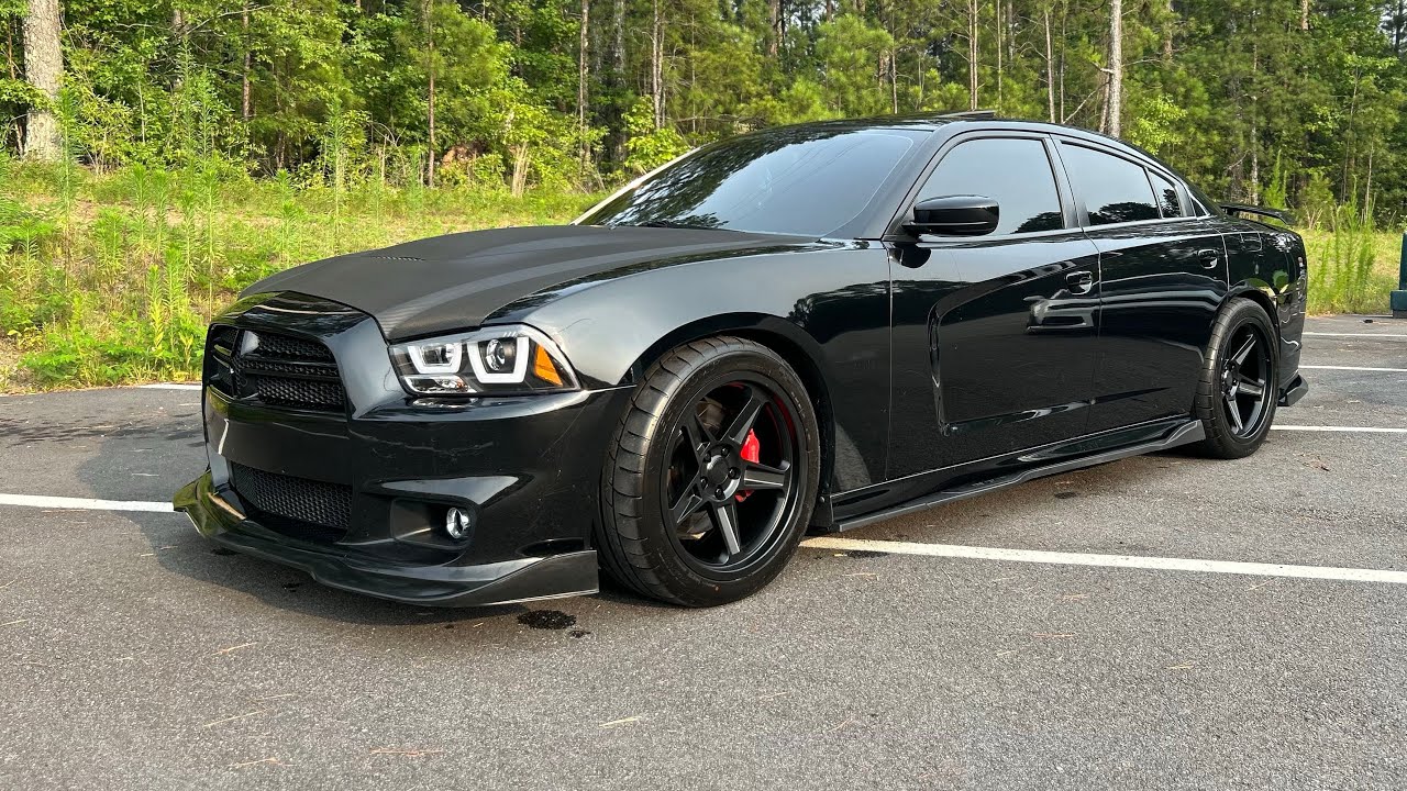 BULLYING A SCATPACK IN MY SRT8 CHARGER