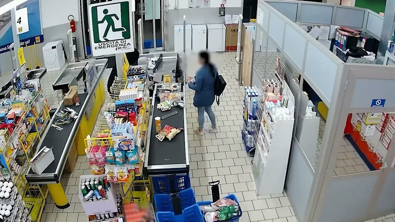 Siderno, rapina a mano armata in un supermercato: 2 arresti