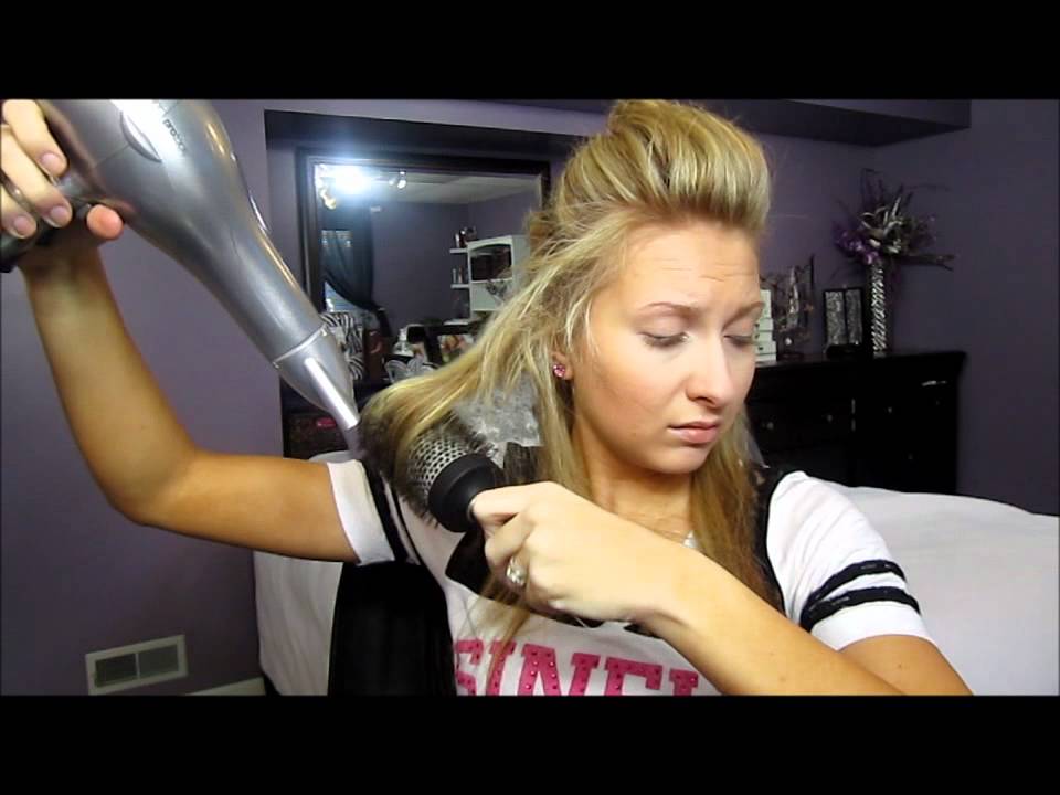 Blow dry hair: round brush