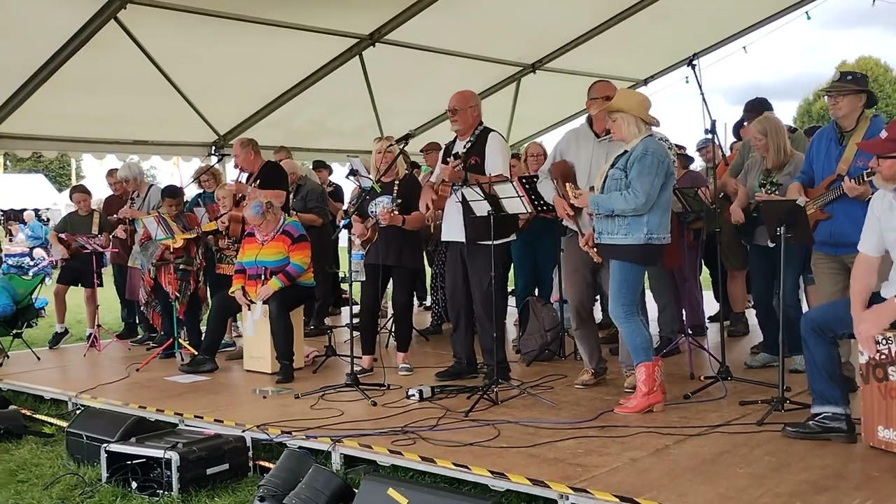 The Shropshire Ukulele Massive at Shrewsbury Folk Festival 2023 05 2,4,6,8 Motorway