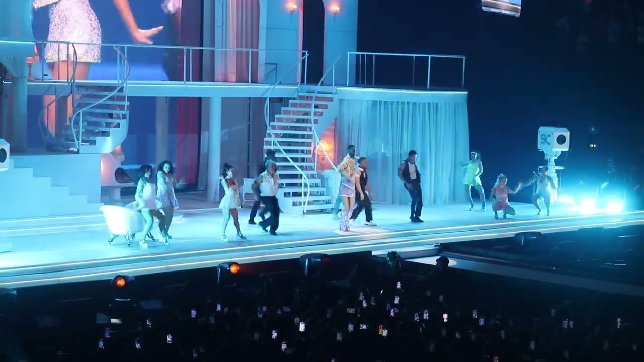 Sabrina Carpenter - Espresso - Live Accor Arena in Paris ( Short n' Sweet Tour ) - 16/03/2025