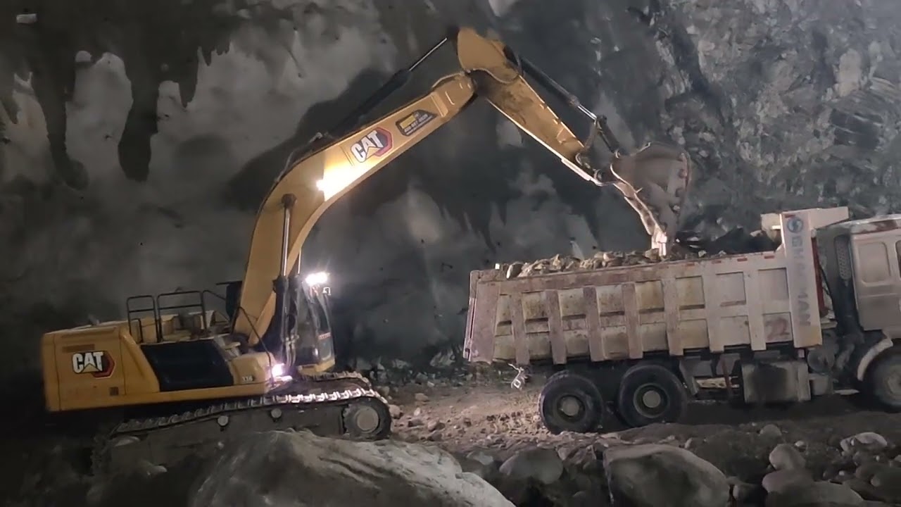 #minig #Chaterpiller³³⁶ Earth move #automobile #construction Equipment Heavy truck loading Marcher