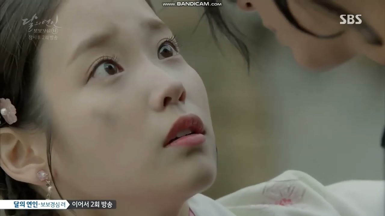 HAE SOO AND WANG SO's FIRST ENCOUNTER #MEETING OF EYES # MOONLOVERS # IU