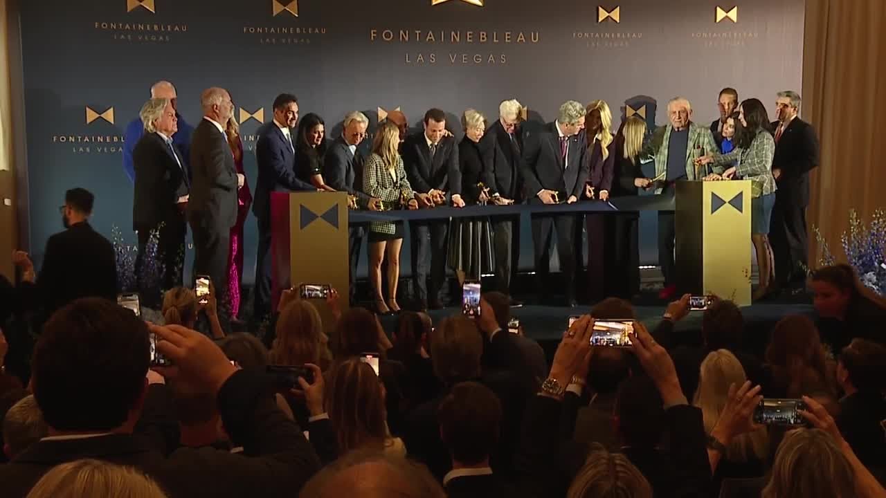 Fontainebleau hosts ribbon-cutting ceremony ahead of midnight opening.