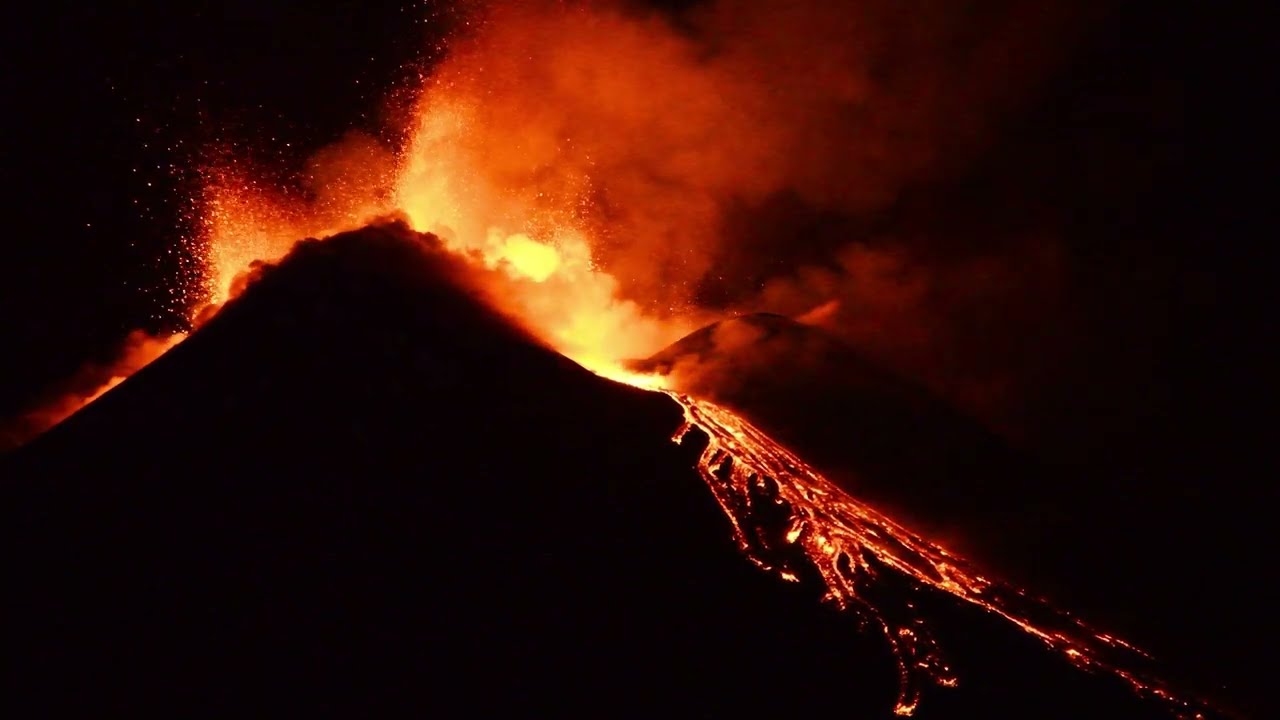 Attività stromboliana del Cratere di Sud-Est, Etna 22/23 Aprile 2025