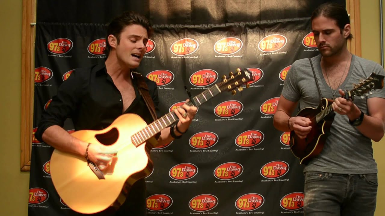 Ashley Clark - 'To The Moon' | Live in the Lobby