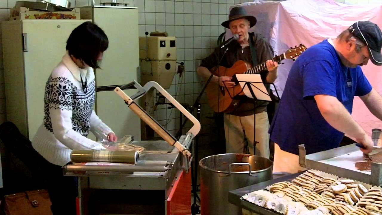 Bäcker Song, in der Bäckerei Wenzel, Leidersbach-Roßbach