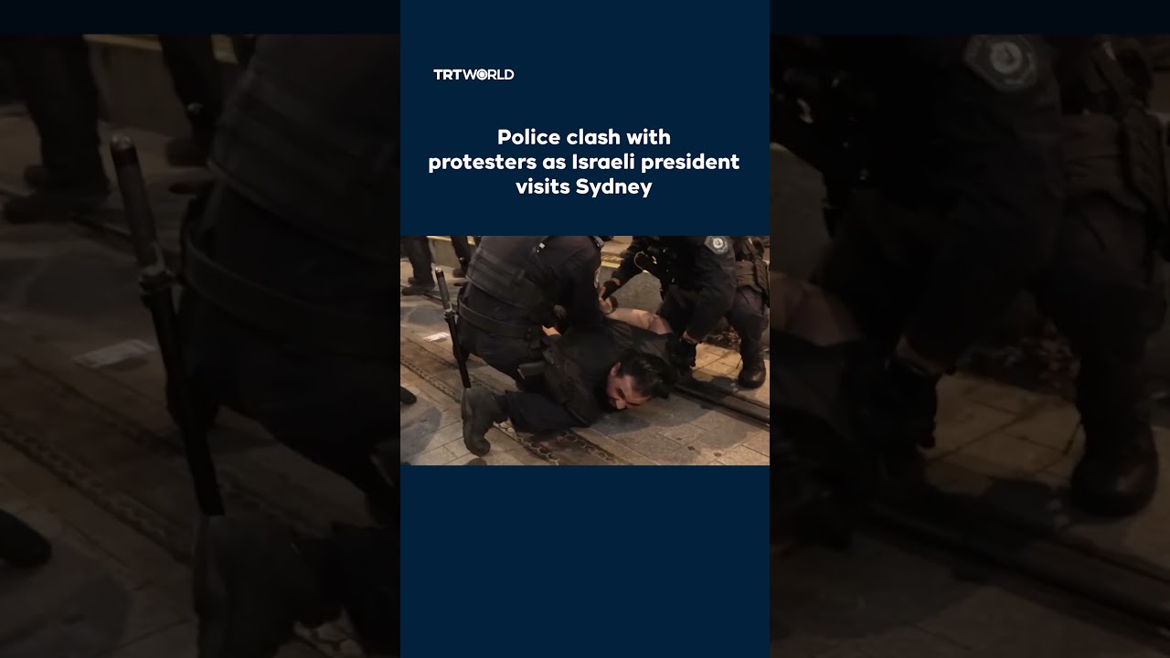 Police clash with demonstrators protesting Israeli President Herzog's visit to Sydney