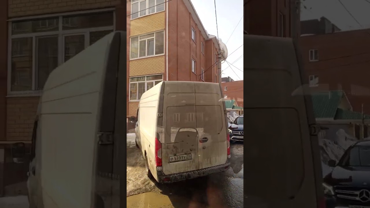Герб РСФСР на доме правительства. Ульяновск.