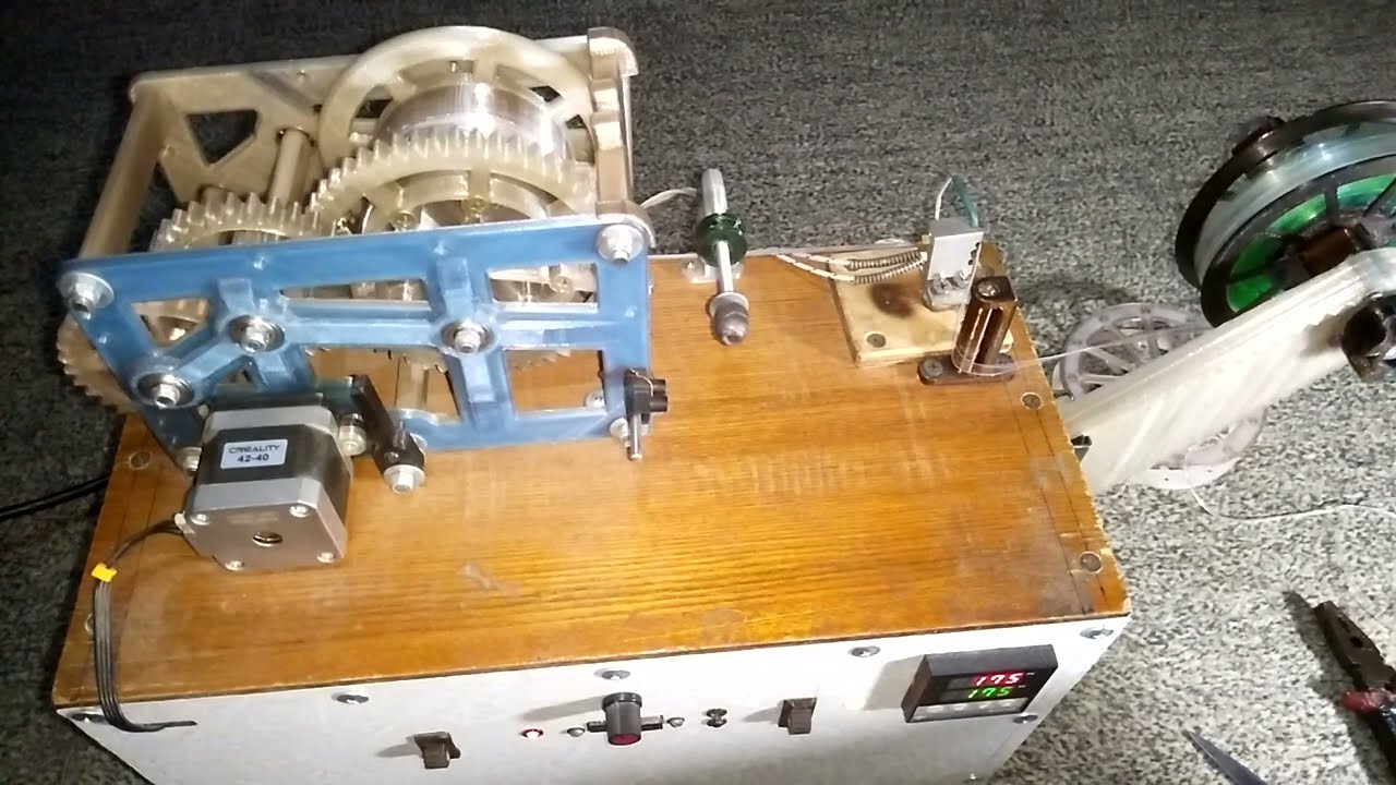 Работа станка по протяжке прутка для 3Д печати из пэт ленты