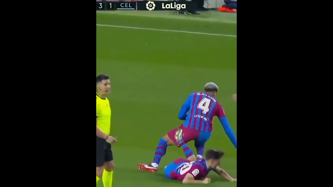 This injury 😕💔 #araujo #gavi #injury #barcelona #shorts #football