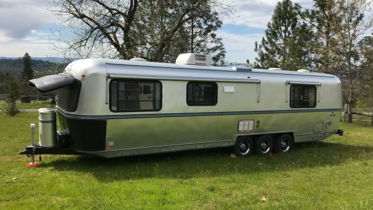 1984 AVION 34V Aluminum Travel Trailer