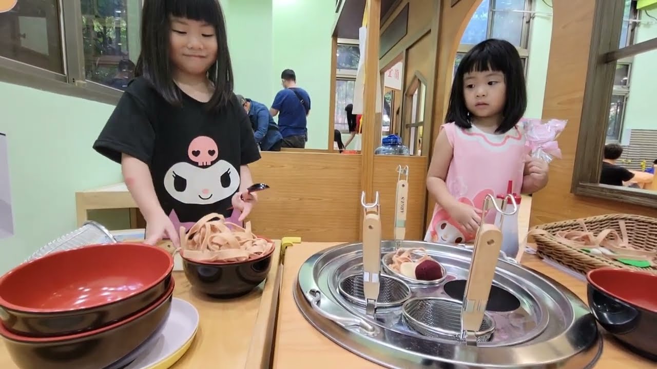 【桃園-中壢五權親子館】假日三小時免費！開車車、體驗小小夜市職人(媞5Y7M24D、喬4Y1M24D)