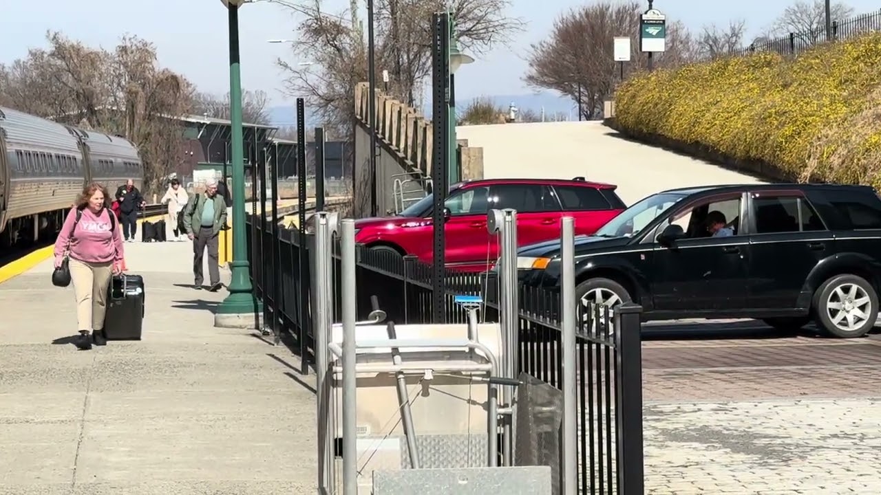 Amtrak 151 arrives 3 minutes early