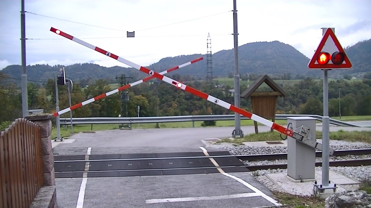 Spoorwegovergang Žirovnica (SLO) // Railroad crossing // Železniški prehod