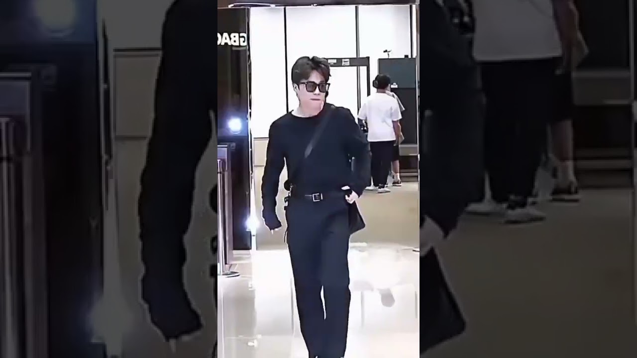 Jimin always slays airport look 😍😱💜💜💜