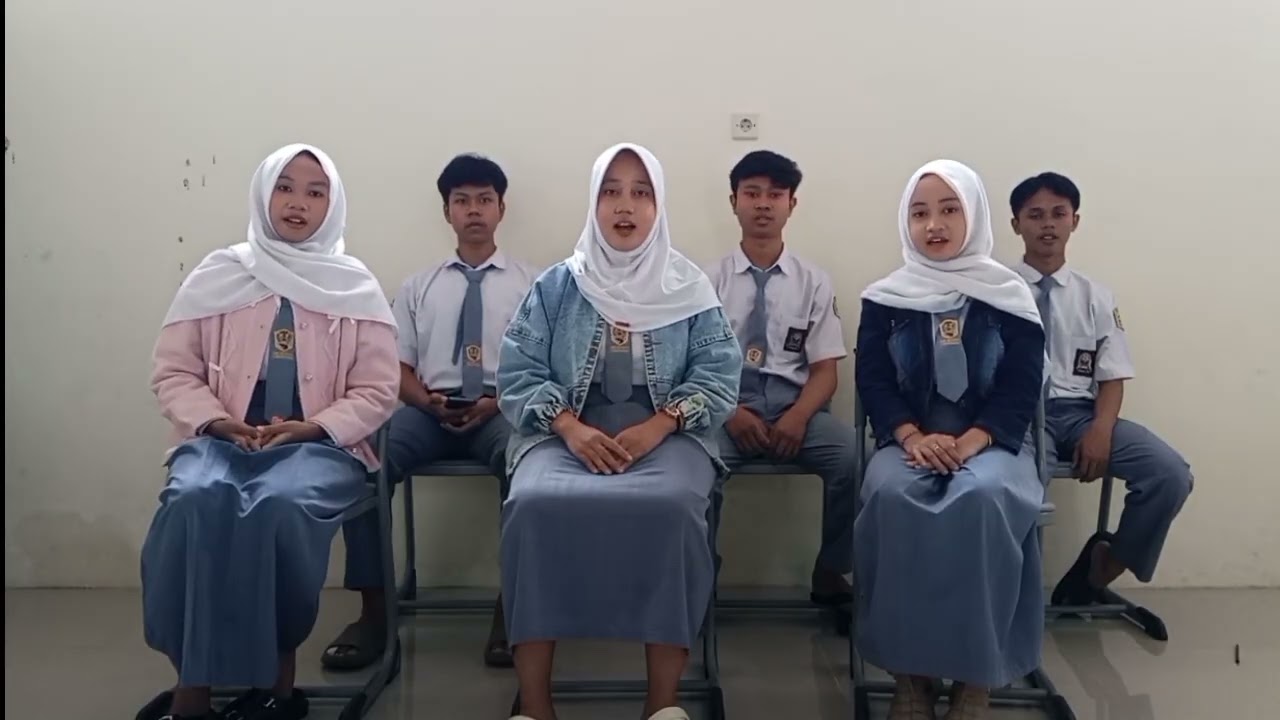 Musikalisasi puisi kelompok 2 (Malam karya Avianti Armand )