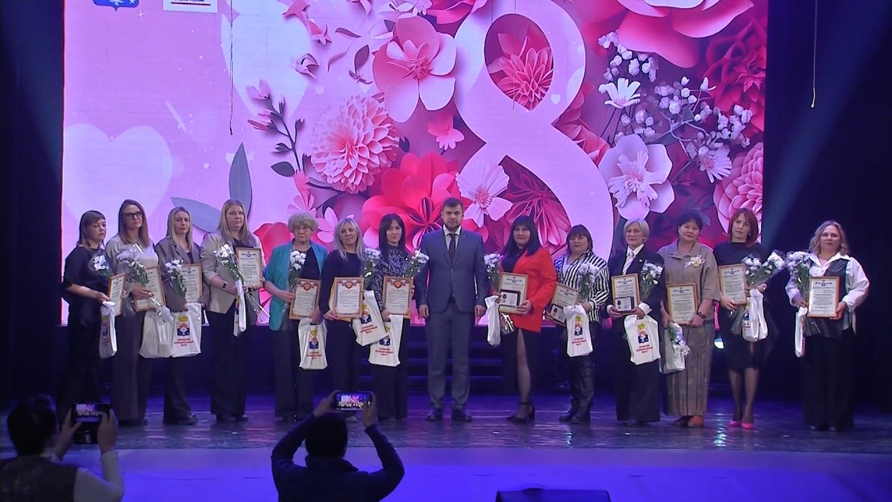 Серовчанок поздравили с 8 марта #серовтв #серов