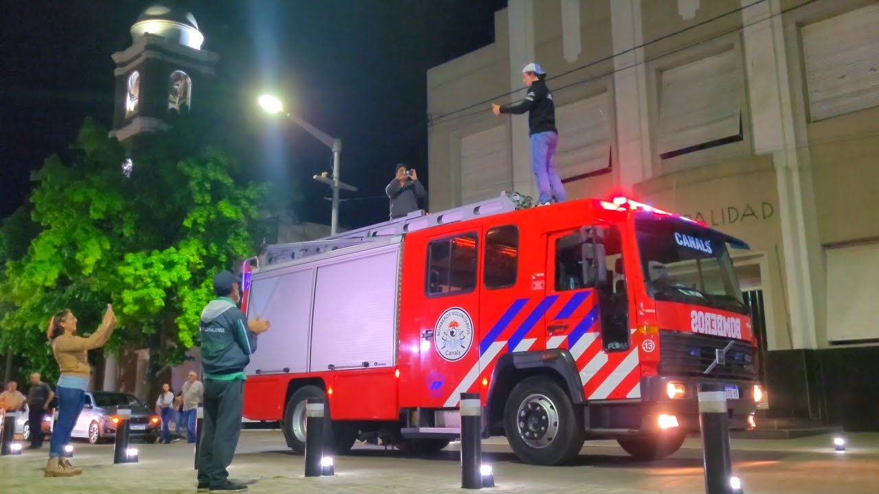 Bomberos: Móvil N°13 escoltando caravana por festejos de Santiago Chiarello Campeón Fórmula Nacional
